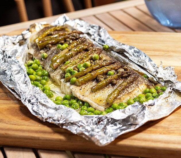 Grilled Norwegian cod in papillote with capers and asparagus