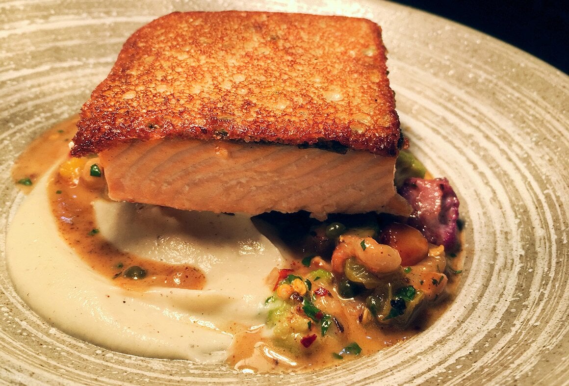 Norwegian Salmon en Croute with Sauce Proposal