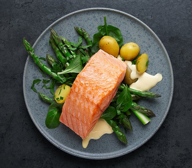 Pan-Fried Norwegian Salmon with Asparagus and Hollandaise